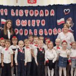 Grupa Motylków wraz wychowawcą, Panią Dyrektor i Wicedyrektor.