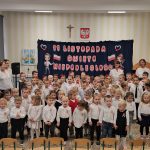 Wspólne odśpiewanie hymnu narodowego Mazurka Dąbrowskiego.