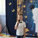 Powitanie gości i zaproszenie do ogldąnia programu artystycznego – Żegnamy przedszkole.