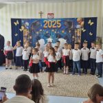 Rozpoczynamy ostatni występ w wspominając pierwsze dni w przedszkolu.