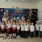 Wspólne pamiątkowe zdjęcie całej grupy Motylków.