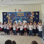 Śpiew piosenki- Żegnamy przedszkole.