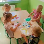 Stemplowanie balonika kolorowymi kropkami