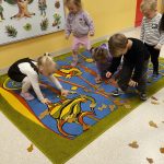 Zabawa – Wiatr i liście.