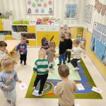 Zabawa ruchowa – Uwaga bakterie