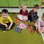 Druga grupa z ułożonym misiem