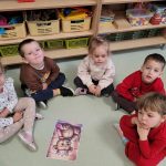 Pierwsza grupa z ułożonym misiem