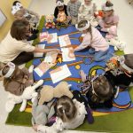 Układanie sylwety misia.