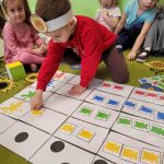 W trakcie zabawy Kolorowe misie