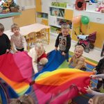 Wesołe zabawy z misiami.