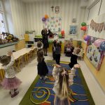 Zabawa – Do góry…