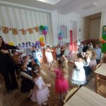 Zabawa z pokazywaniem