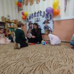 Zabawa z serduszkiem z imionami