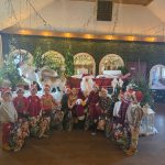 Grupa Motylków wraz z Mikołajem.