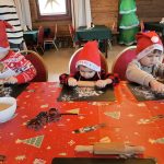 Wałkowanie ciasta na pierniczki.