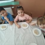 Szkielety dinozaurów.