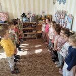 Chłopcy składają życzenia